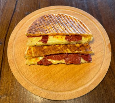 Bazlama Ekmeğine Karışık Tost