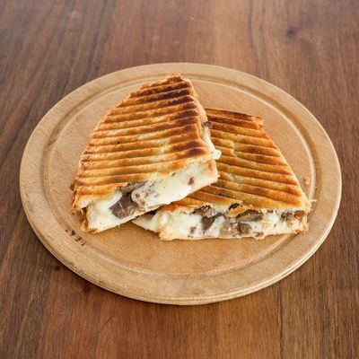 Kavurmalı Kaşarlı Tost