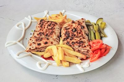 Özel Soslu Kaşarlı Tavuk Döner Dürüm