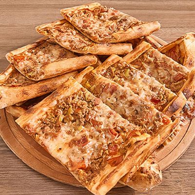 Kıymalı Kaşarlı Pide