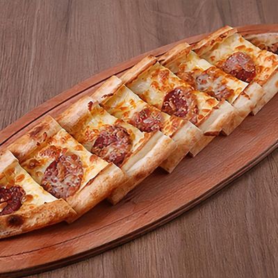 Sucuklu Kaşarlı Pide