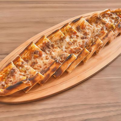 Kuşbaşılı Kaşarlı Pide