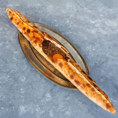Kavurmalı Pide (Kapalı)