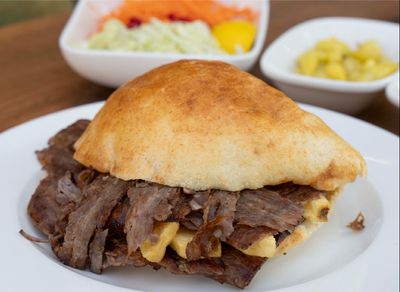Tombik Ekmek Arası Et Döner