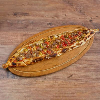 Kuşbaşılı Kaşarlı Mantarlı Pide