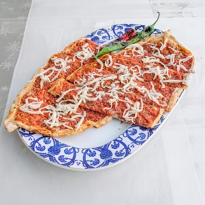 Kıymalı Kaşarlı Pide