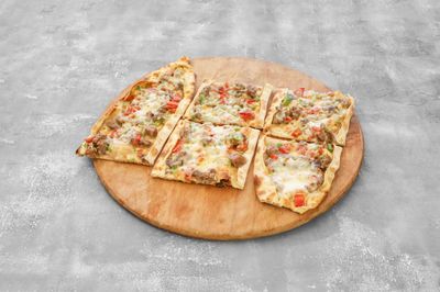 Kuşbaşılı Kaşarlı Pide