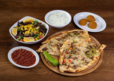 Kaşarlı Mantarlı Pide (Açık)