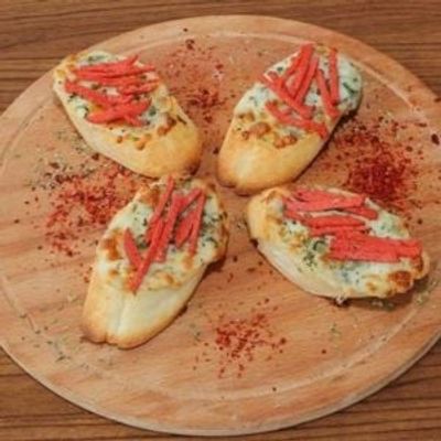 Sucuklu Mozzarella Peynirli Sarımsaklı Ekmek (4 Adet)