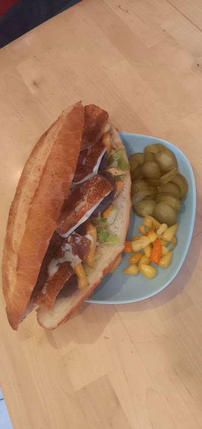 Tam Ekmek Arası Kızarmış Kaşarlı Köfte