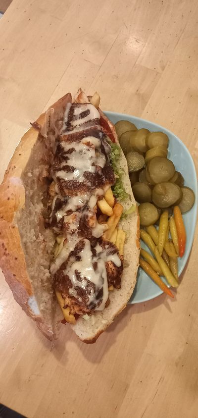 Tam Ekmek Arası Kızarmış Kaşarlı Tavuk