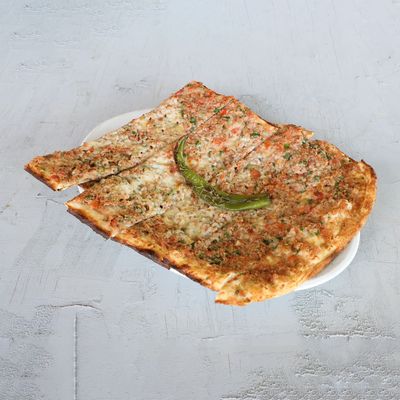 Kıymalı Kaşarlı Pide