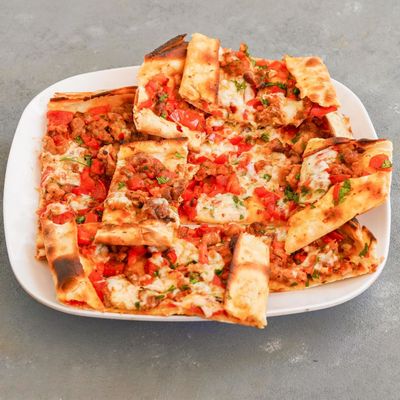Kuşbaşılı Kaşarlı Mantarlı Pide