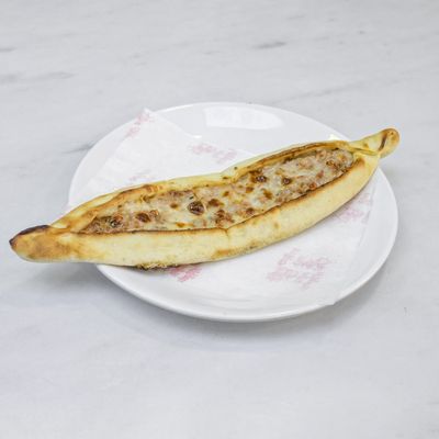 Kuşbaşılı Kaşarlı Cantık Pide