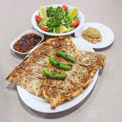 Kıymalı Kaşarlı Pide