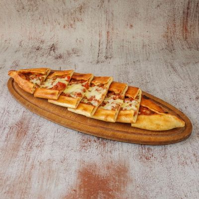 Kuşbaşılı Mantarlı Kaşarlı Pide