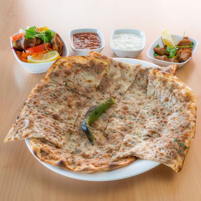 Kıymalı Kaşarlı Pide