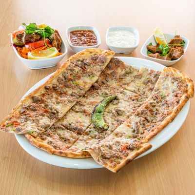 Kuşbaşılı Kaşarlı Pide
