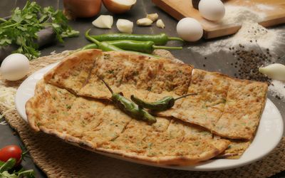 Kıymalı Yumurtalı Pide