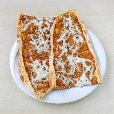Kıymalı Kaşarlı Pide
