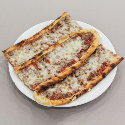 Kuşbaşılı Kaşarlı Mantarlı Pide
