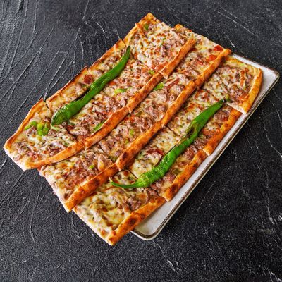 Kuşbaşılı Kaşarlı Pide