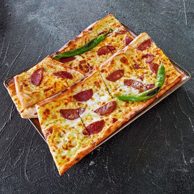 Kaşarlı Sucuklu Pide