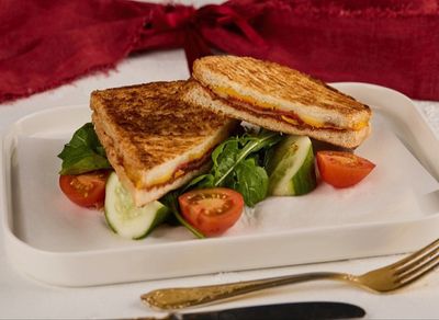 Acukalı Sucuklu Tost