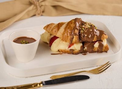 Çikolata Soslu Kruvasan