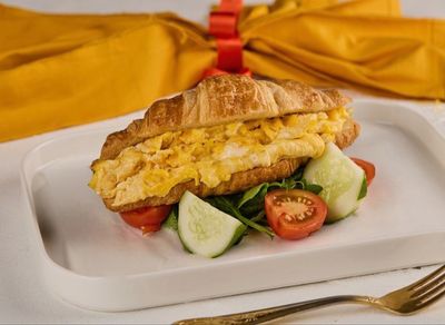 Çırpılmış Yumurtalı Kruvasan