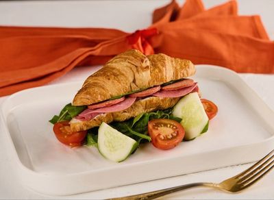 Şarküterili Kruvasan