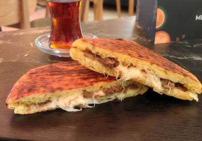 Kavurmalı Kaşarlı Tost