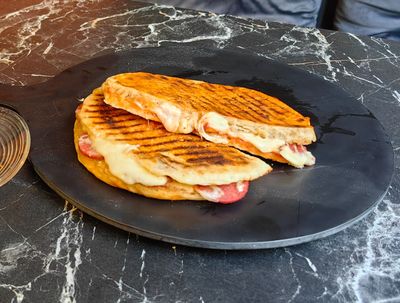 Yumurtalı Sucuklu Kaşarlı Tost
