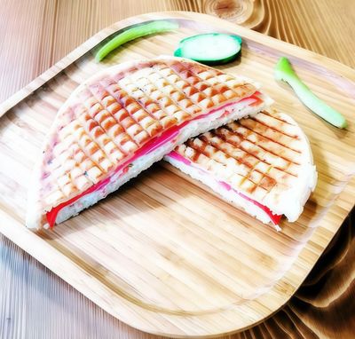 Yumurtalı Dana Jambonlu Kaşarlı Tost