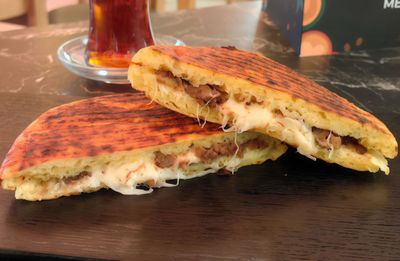 Yumurtalı Kavurmalı Kaşarlı Tost
