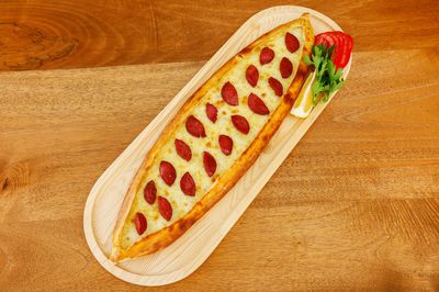 Sucuklu Kaşarlı Pide