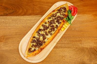 Kavurmalı Pide