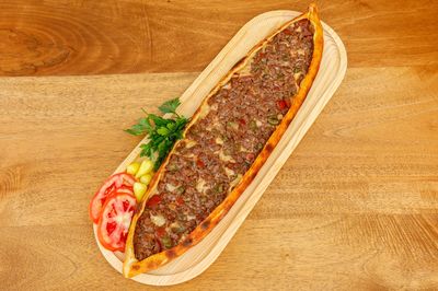 Kuşbaşılı Kaşarlı Pide