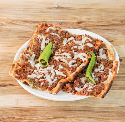 Kuşbaşılı Kaşarlı Pide