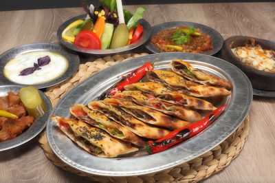 Et Dönerli Pide (Kapalı)