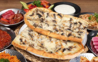 Mantarlı Pide (Açık)