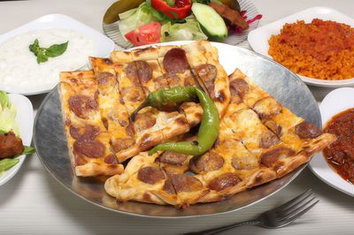 Sucuklu Pide (Açık)