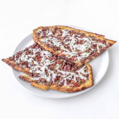 Kuşbaşılı Kaşarlı Pide