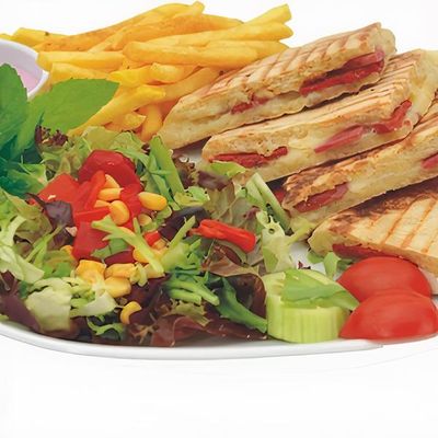 Bazlama Ekmeğine Karışık Tost