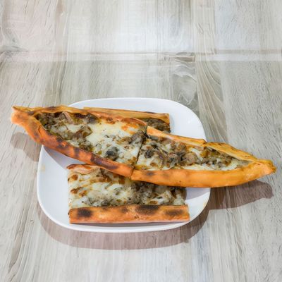 Mantarlı Kaşarlı Pide