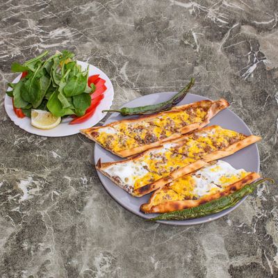 Kıymalı Yumurtalı Pide