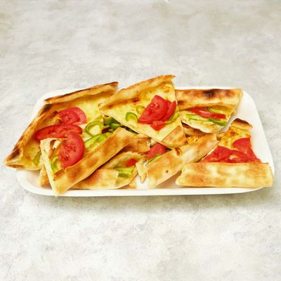 Kaşarlı Domatesli Pide