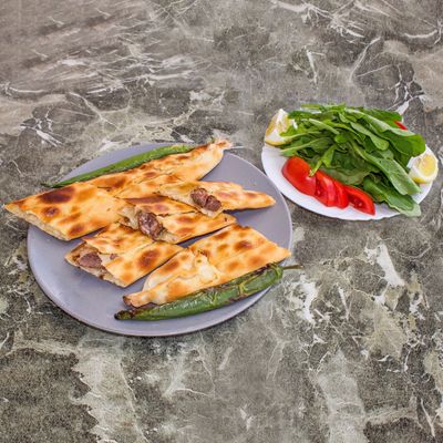 Kavurmalı Yumurtalı Pide