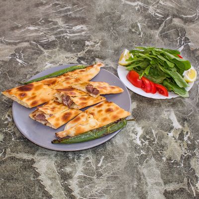 Kavurmalı Kaşarlı Pide