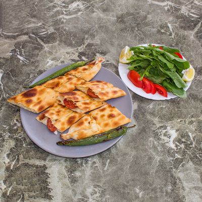 Sucuklu Kaşarlı Pide